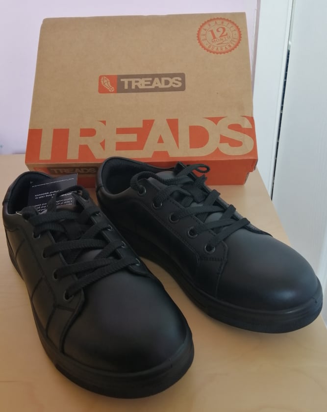 treads school shoes