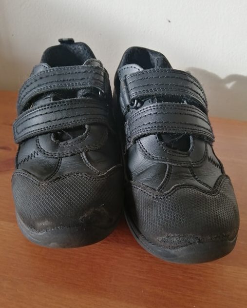 treads school shoes