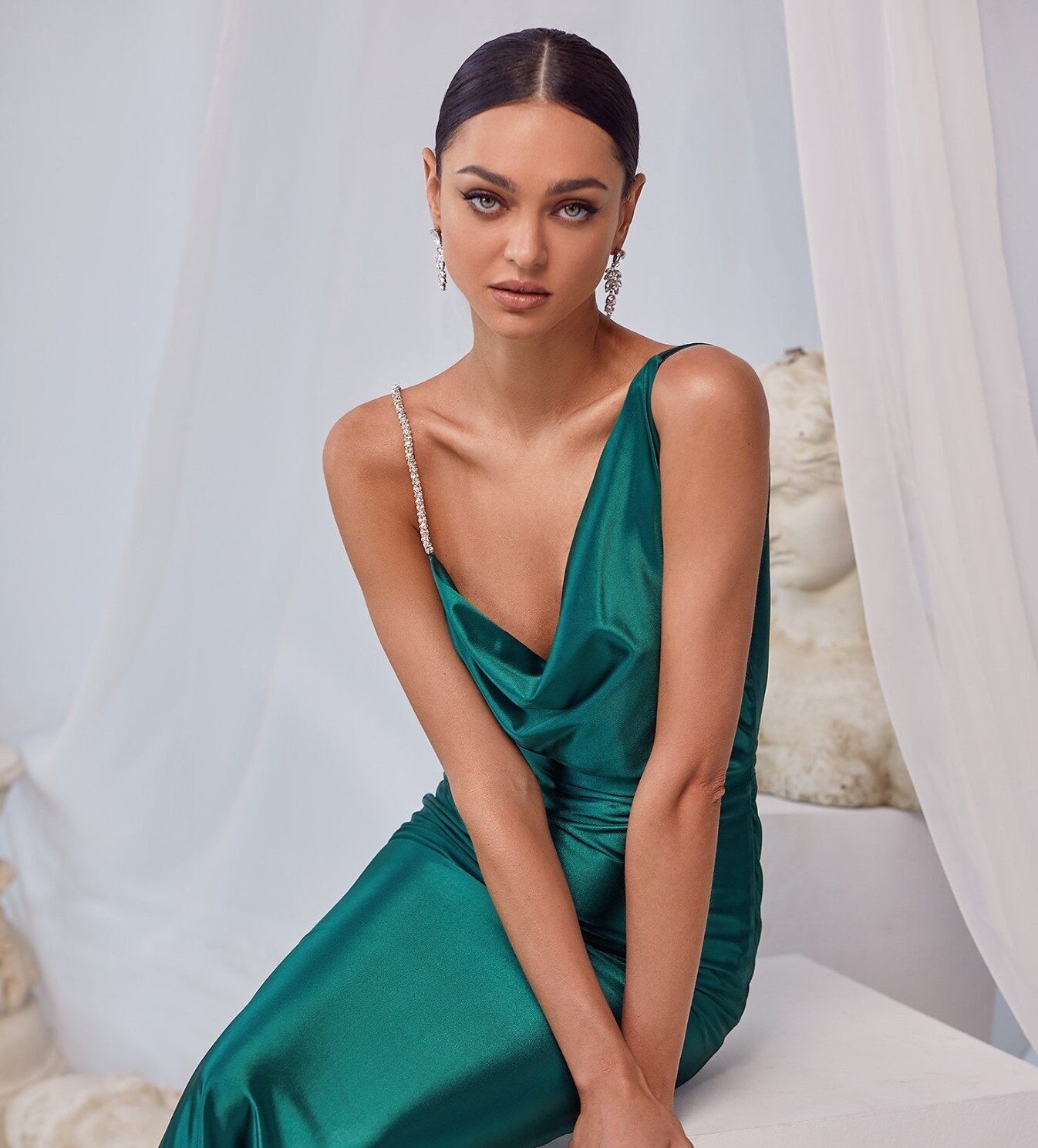 emerald green prom dresses