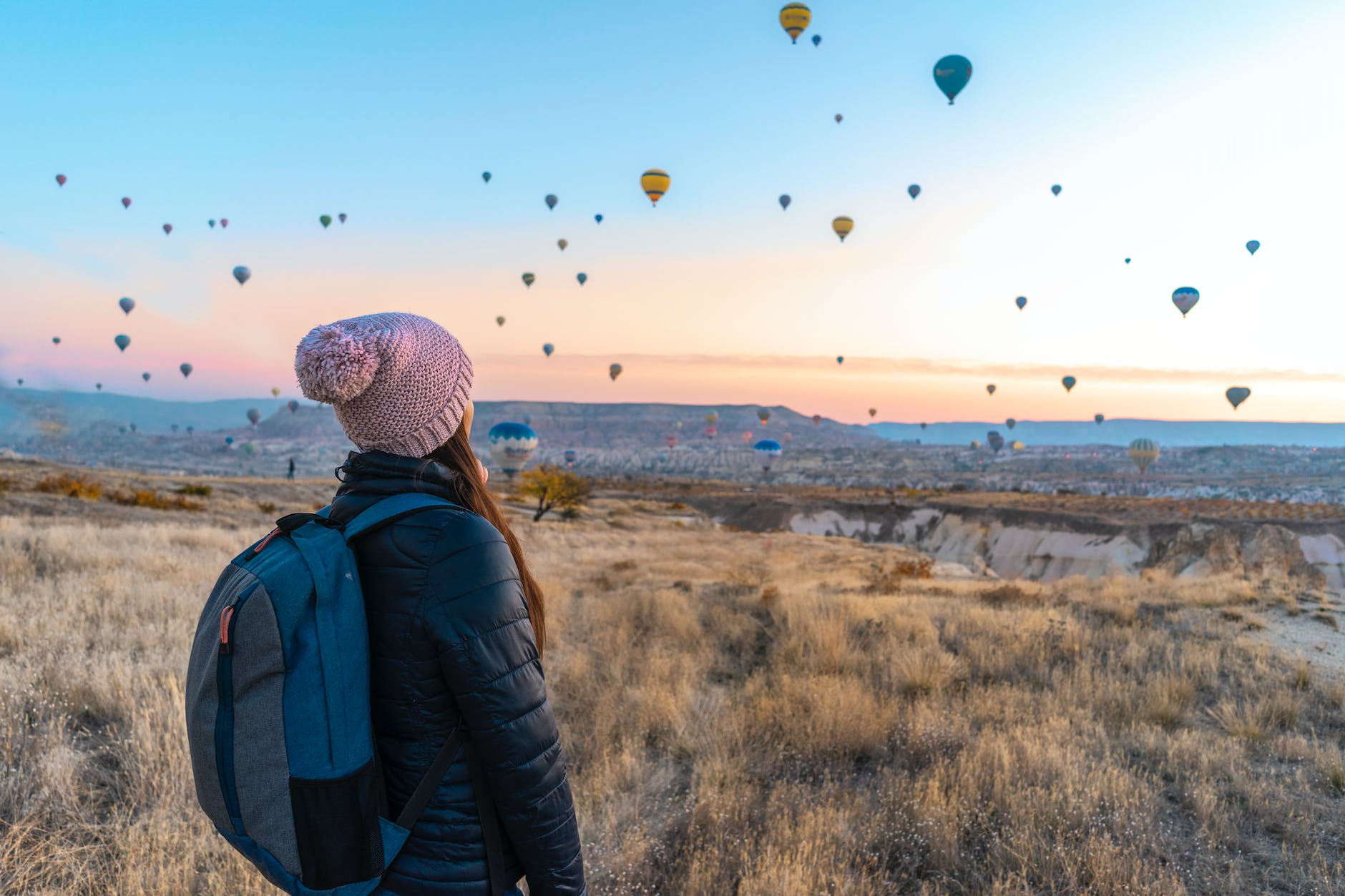 woman looking at hot air balloons