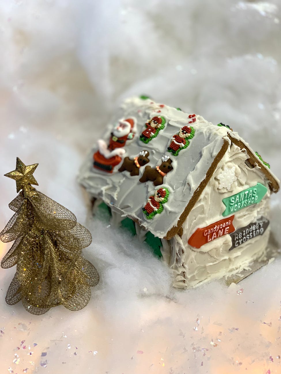 santa s house decor